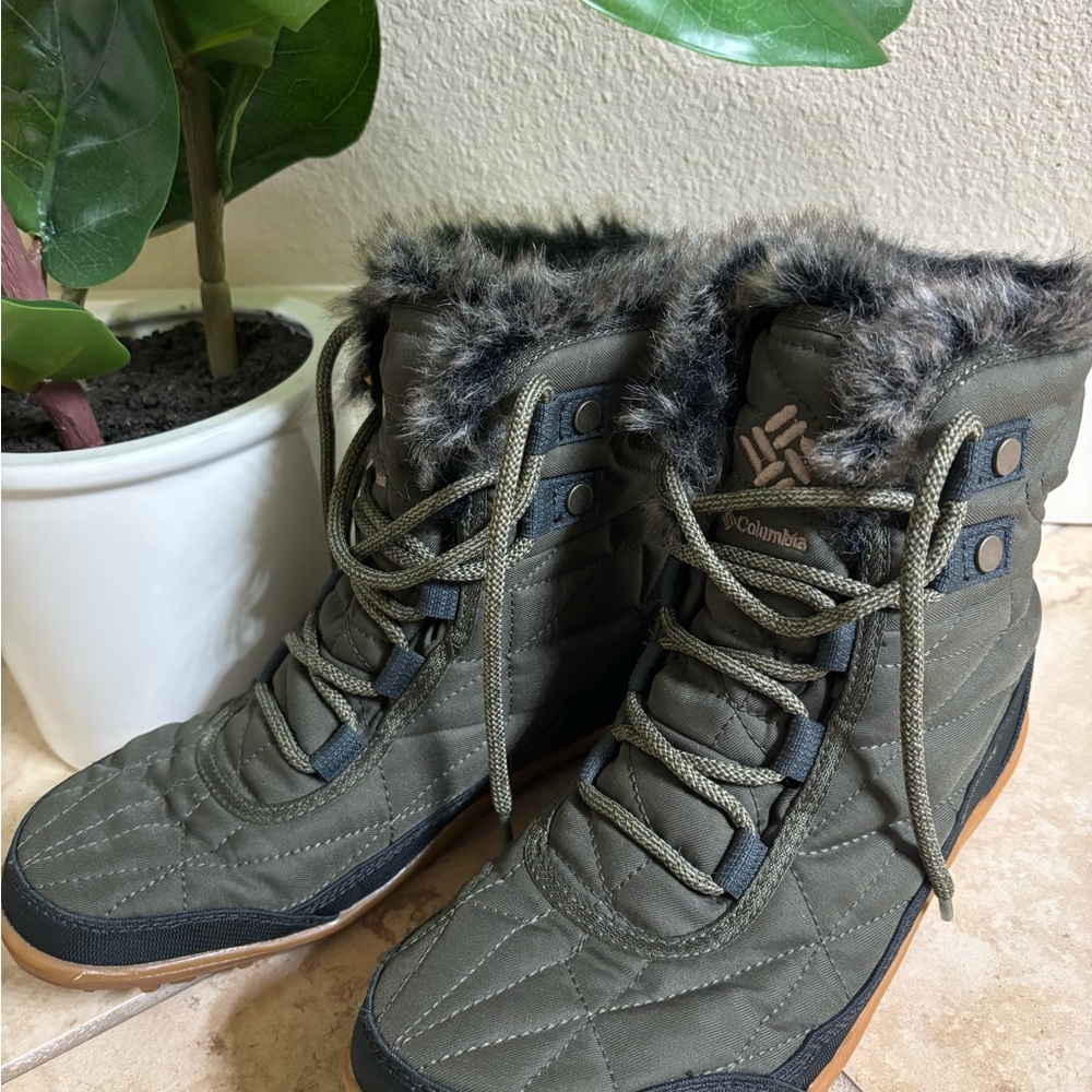 Columbia Women's Olive Quilted Winter Boots